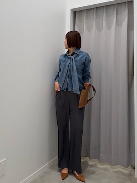 「fredy emue（フレディエミュ）の《セットアップ対応》デニムボウタイクロップドシャツ（シャツ/ブラウス、ブルー系）」を使った、かりんこさん（レディース・170cm）の春コーディネート