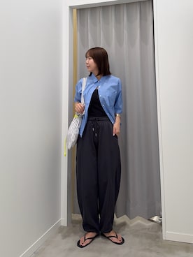 「fredy emue（フレディエミュ）の【人気につき半袖Ver.で再登場】汗染み軽減加工COTTON半袖シャツブルゾン（シャツ/ブラウス、ブルー系）」を使った、かりんこさん（レディース・170cm）の夏コーディネート