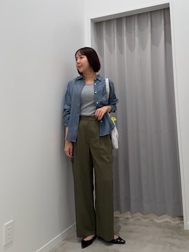 「fredy emue（フレディエミュ）のコットンボイルシアーデニムシャツ（シャツ/ブラウス、ブルー系）」を使った、かりんこさん（レディース・170cm）の春コーディネート