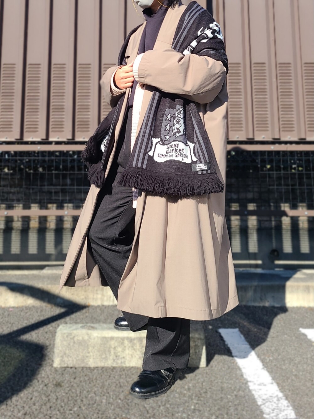 「今日のコーデ、オトナカジュアル、休日コーデ、ゆるコーデ、きれいめカジュアル、いいね、save、フォローお願いします🤑、ロングコート、レイヤードスタイル、my beautiful landlet、black market COMME des GARCONS、Ann Demeulemeester、church's、stein、Utusiyo、低身長男子」｜「Church'sのChurch's - Lambourn モンクストラップシューズ - men - カーフレザー/レザー - 8.5（その他シューズ、ブルー系）」を使った、不二家さん（メンズ・169cm）の冬コーディネートの1枚目の写真