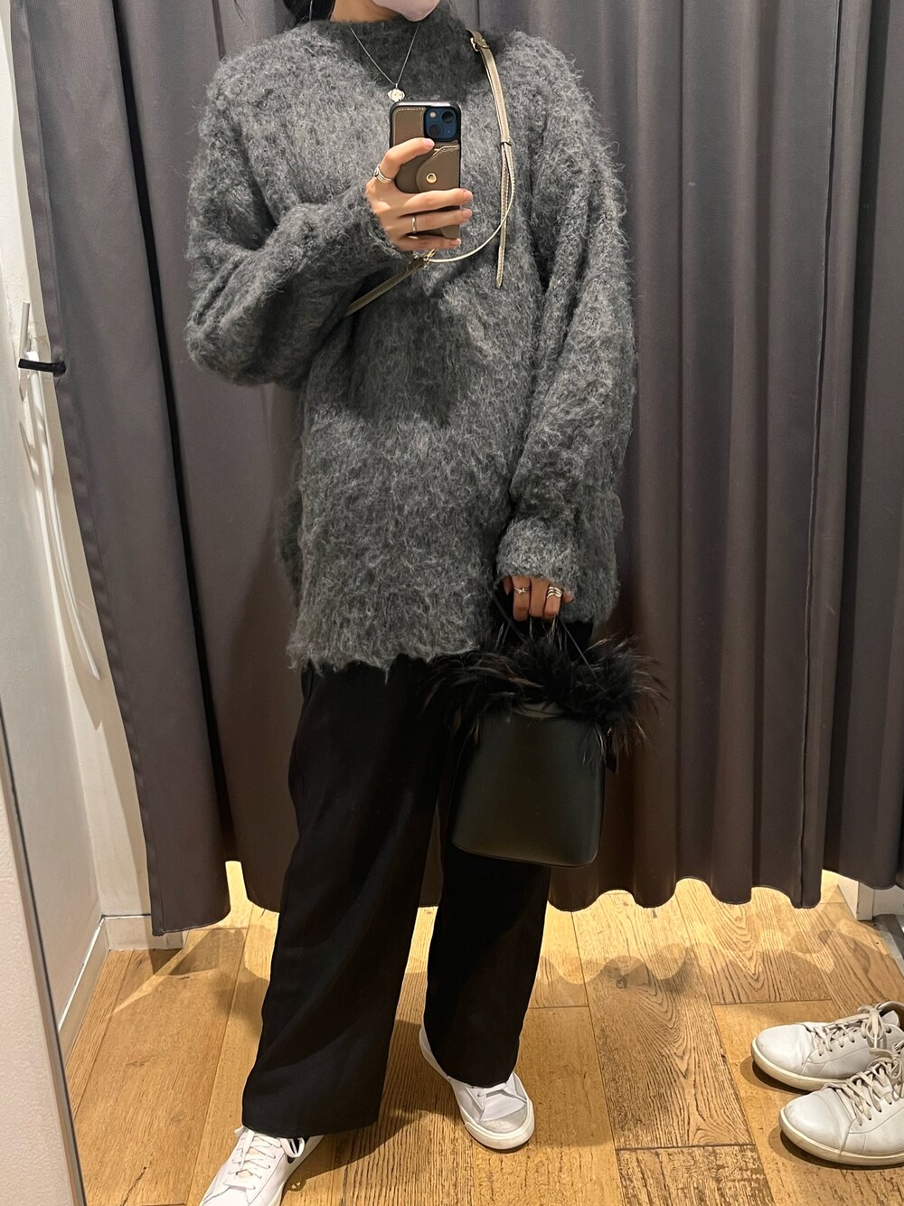 「autumn、autumn style、autumnfashion、秋コーデ、秋服、秋のコーデ、シンプル、シンプルコーデ、オトナカジュアル」｜「BEAUTY&YOUTH UNITED ARROWSのBY ファーボトルショルダーバッグ -2WAY-（ショルダーバッグ、ブラック系）」を使った、SHINO.ISHIMARUさん（レディース・162cm）の秋コーディネートの1枚目の写真
