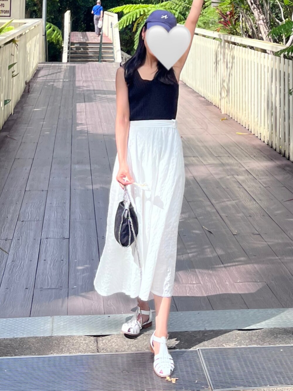 「Australia、auscode、夏コーデ、夏、summer、summer style、シンプルコーデ、シンプルスタイル」｜「BASEMENT onlineのアイテム（ニット/セーター、ブラック系）」を使った、SHINO.ISHIMARUさん（レディース・162cm）の春コーディネートの1枚目の写真