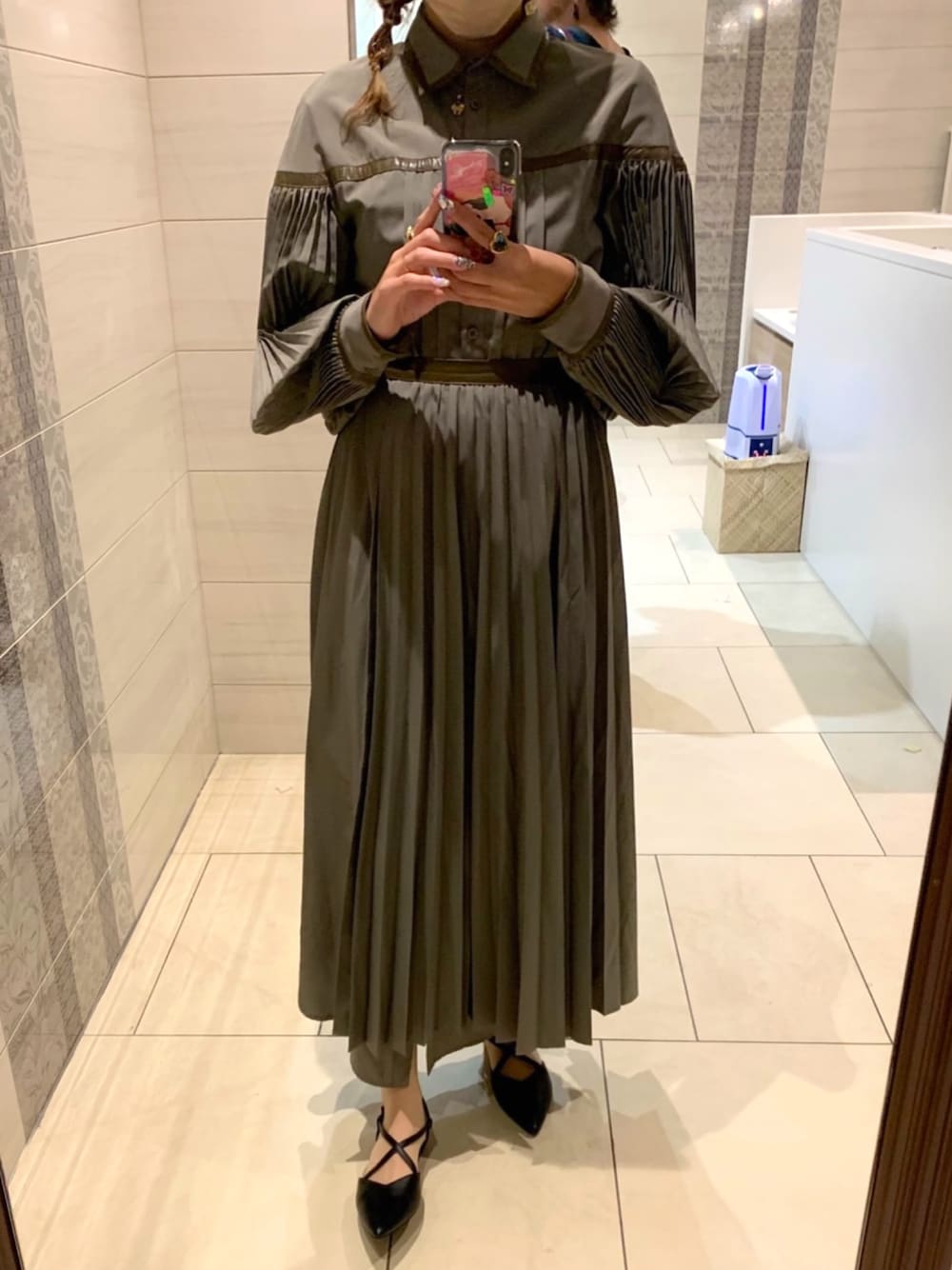 「オトナカジュアル、結婚式、結婚式 ワンピース、結婚式スタイル、結婚式コーデ、ワンピース、お呼ばれスタイル、お呼ばれ、結婚式ヘア」｜「GRLのアイテム（パンプス、ブラック系）」を使った、erinko（@_mico.com_）さん（レディース・161cm）の秋コーディネートの1枚目の写真