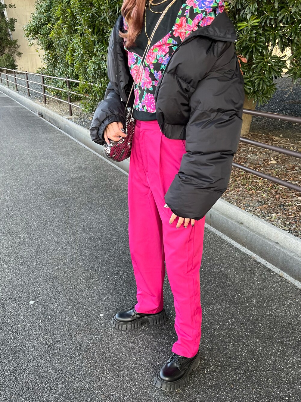「冬、プチプラ、ootd、あったかコーデ、ブーツ、ZARA、ZARAコーデ、柄、ビスチェ、ピンク、ピンクコーデ、shein」｜「BIGOTREのアイテム（バッグ、シルバー系）」を使った、erinko（@_mico.com_）さん（レディース・161cm）の冬コーディネートの1枚目の写真