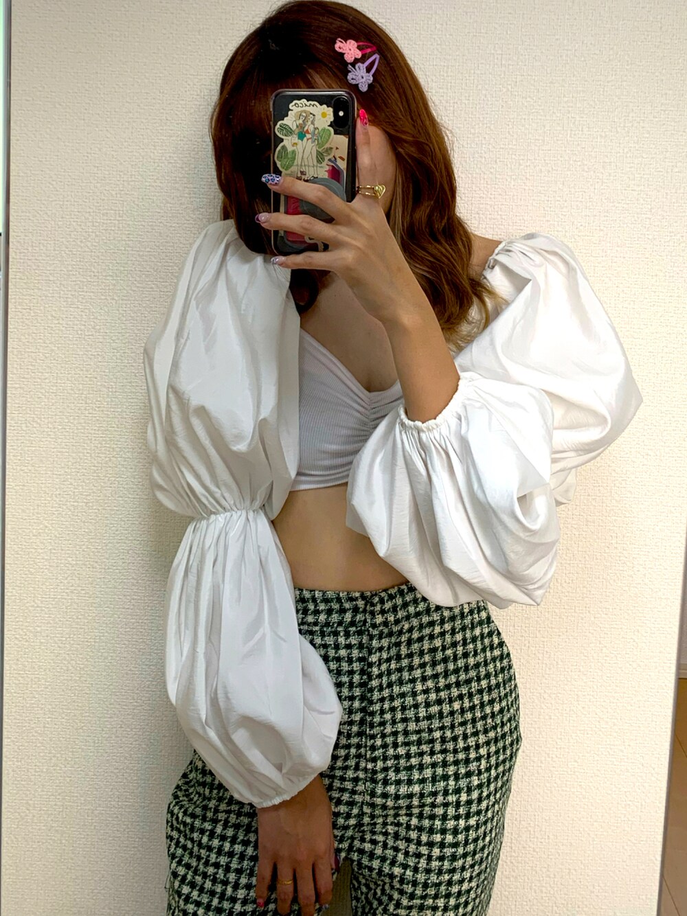 「ZARA、パンツスタイル、ヘソだし、パフスリーブ、ショート丈トップス、秋コーデ、緑パンツ、ZARAコーデ」｜「ZARAのアイテム（パンツ、グリーン系）」を使った、erinko（@_mico.com_）さん（レディース・161cm）の秋コーディネートの1枚目の写真