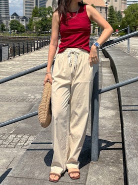 「アイテム（タンクトップ、レッド系）」を使った、ISOOKさん（レディース・160cm）の夏コーディネート