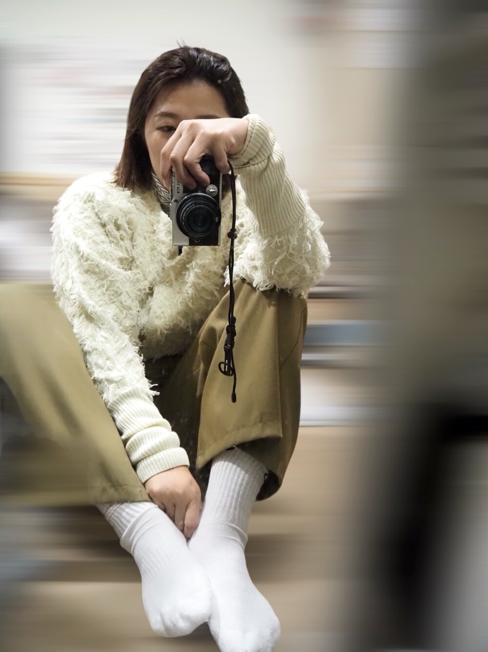 「KBFのアイテム（ベスト、ベージュ系）」を使った、April Wuさん（レディース・165cm）の秋コーディネートの1枚目の写真