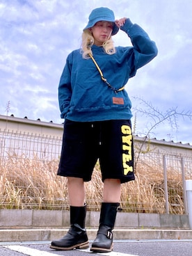 「Guess（ゲス）のアイテム（スウェット）」を使った、tomoさん（レディース・160cm）の春コーディネート