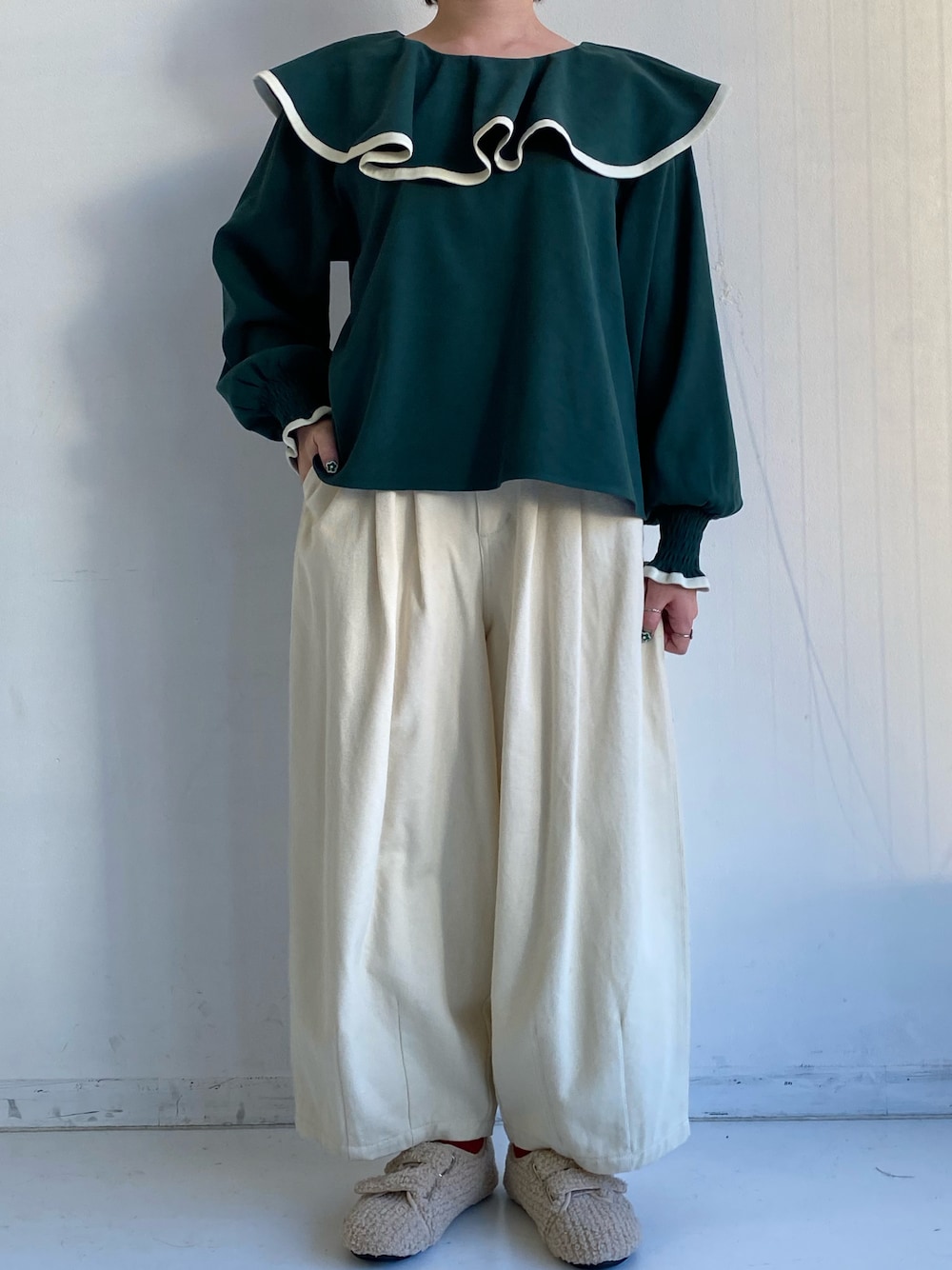 「MERLOTのボアシューズ（その他シューズ、ベージュ系）」を使った、とよさん（レディース・152cm）の秋コーディネートの1枚目の写真