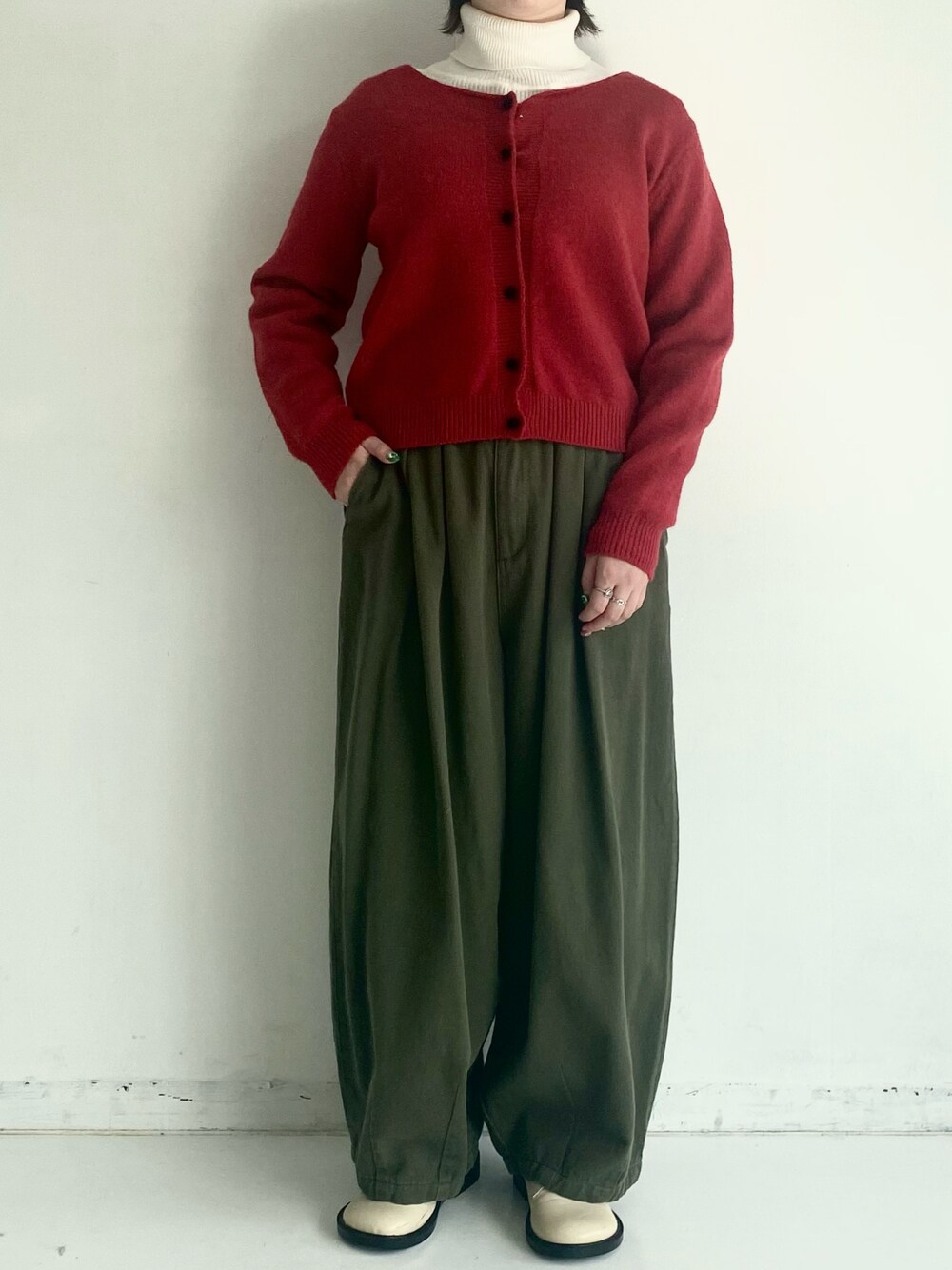 「MERLOTのそらまめレースアップシューズ（ドレスシューズ、ベージュ系）」を使った、とよさん（レディース・152cm）の秋コーディネートの1枚目の写真