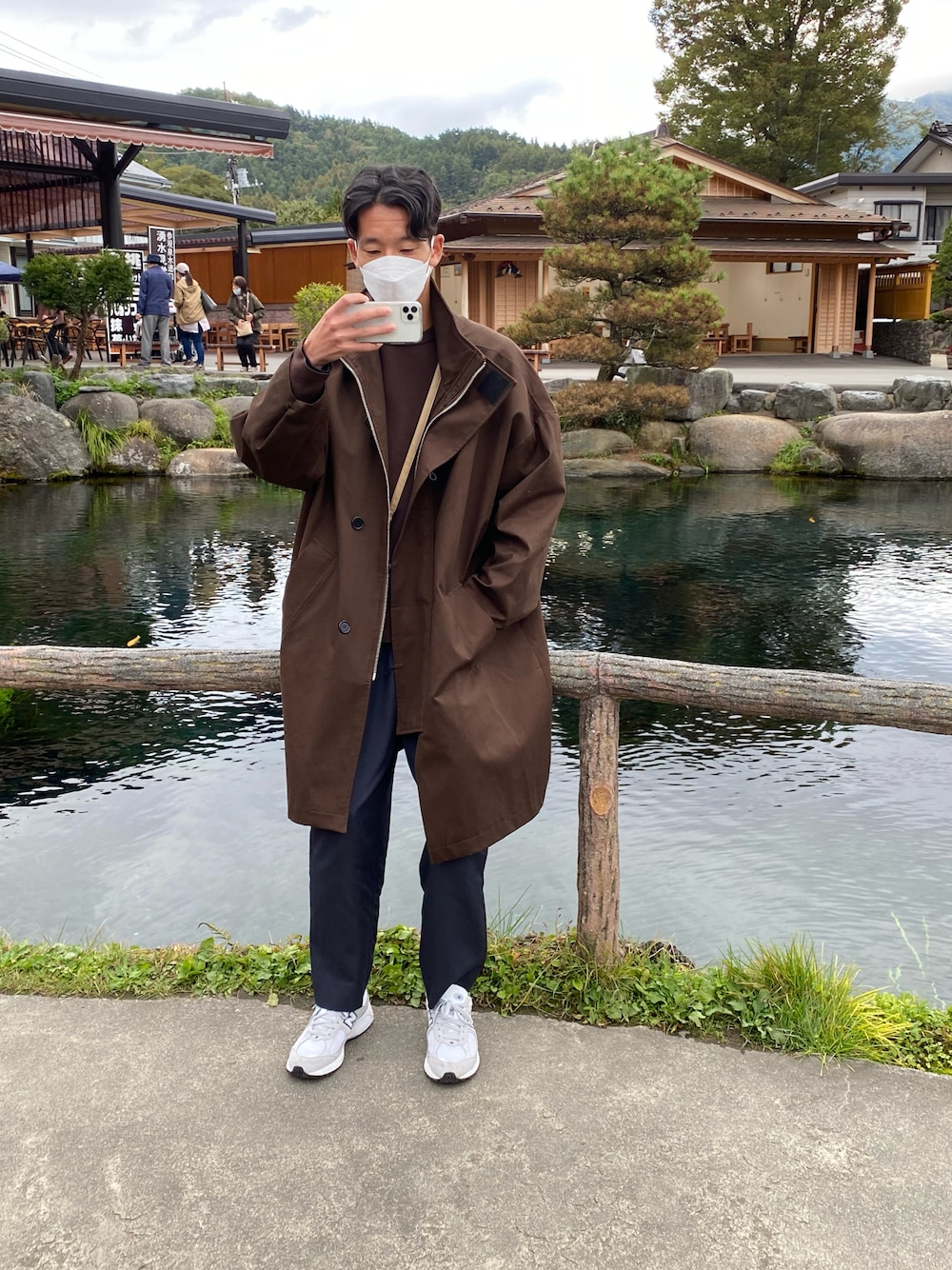 「カジュアルコーデ、秋、おしゃれさんと繋がりたい、大人コーデ、秋冬コーデ、シンプルコーデ、2002R、モッズコート、ブラウンコーデ」｜「Steven Alanの＜Steven Alan＞ LIGHT VIN 2PLEATED MORE TAPERED PANTS/パンツ（スラックス、ブルー系）」を使った、yuichiroさん（メンズ・183cm）の秋コーディネートの1枚目の写真