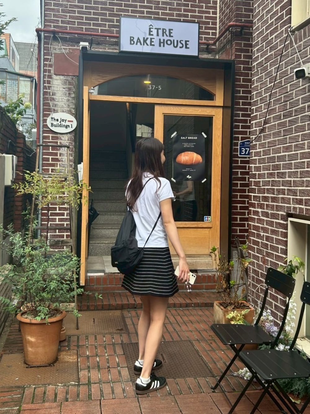 「白Tシャツ、ユニクロ、H&M、サンバ、adidas、adidas samba、haag、韓国旅行、スポーツミックス、夏コーデ、夏服、高身長女子」｜「UNIQLOのアイテム（Tシャツ/カットソー、ホワイト系）」を使った、アイボさん（レディース・170cm）の夏コーディネートの1枚目の写真