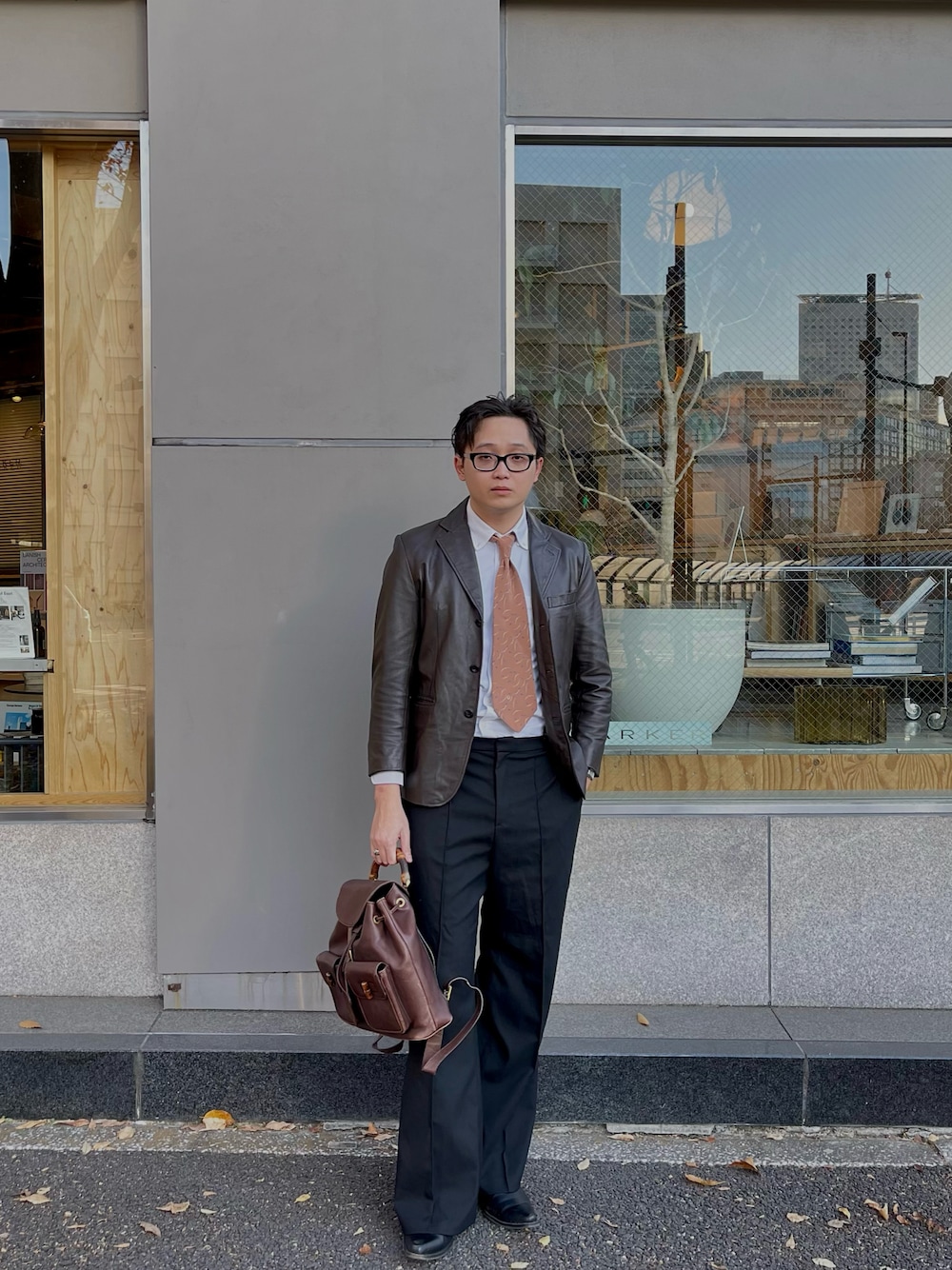 「GUCCI、UNIQLO、BALMAIN、205w39nyc、vintage」｜「VINTAGEのアイテム（ネクタイ、オレンジ系）」を使った、Mirさん（メンズ・183cm）の冬コーディネートの1枚目の写真