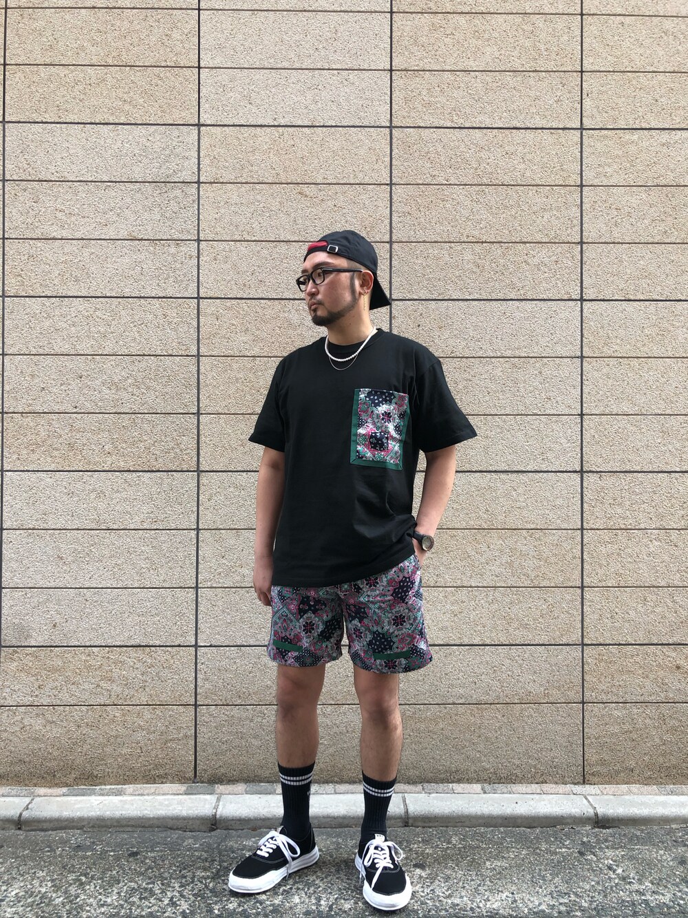「ショートパンツ、MIHARAYASUHIRO、LOVELESS、夏コーデ、ティシャツ、on the sunny side of the street、Maison MIHARA YASUHIRO」｜「LOVELESSのアイテム（キャップ、ブラック系）」を使った、neonさん（メンズ・177cm）の夏コーディネートの1枚目の写真