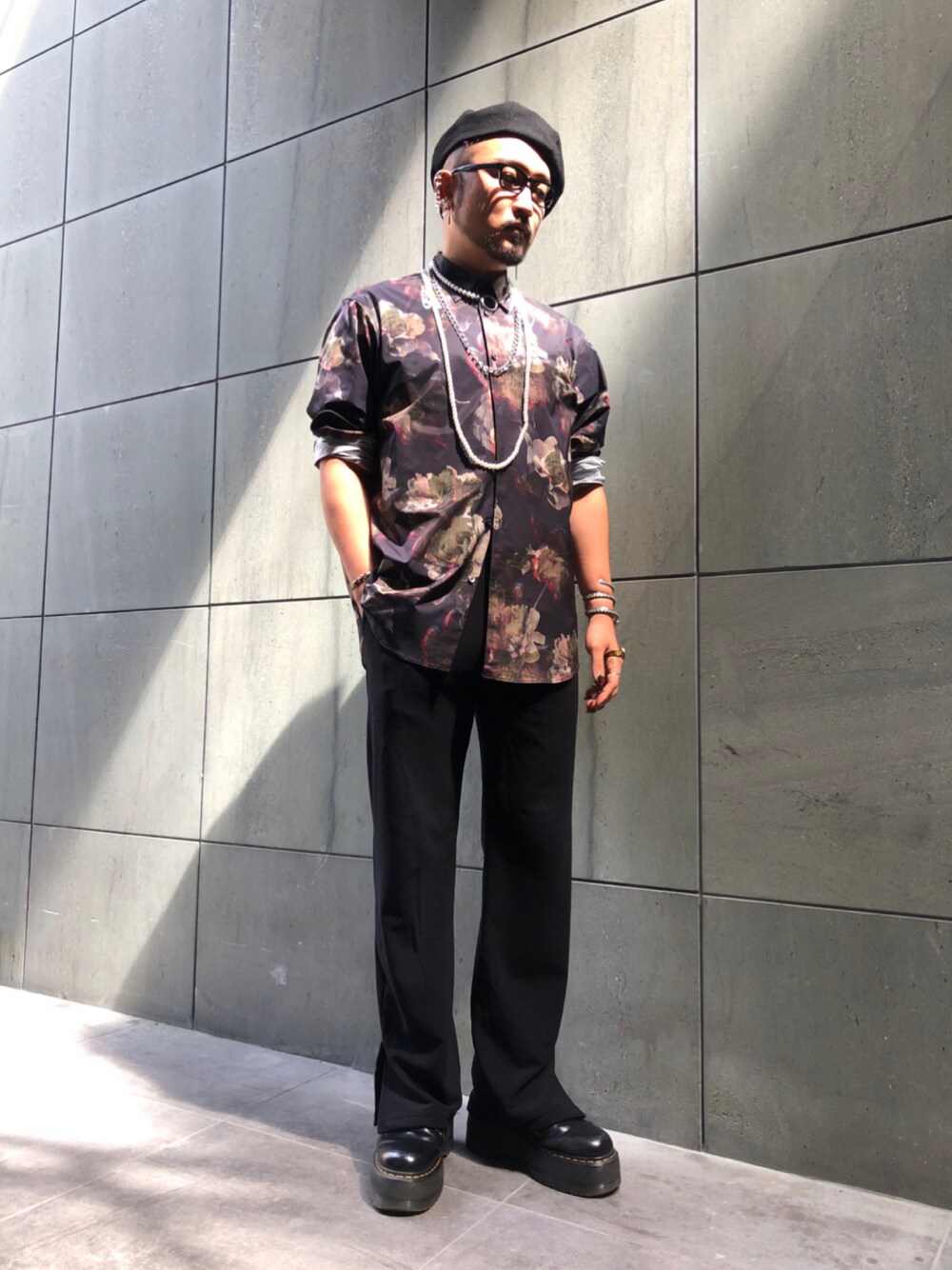 「秋のコーデ、shirts、フラワープリント、ニットパンツ、LOVELESS、autumn、秋冬コーデ、nowartt」｜「nowarttのnowartt シャツ（シャツ/ブラウス、ブルー系）」を使った、neonさん（メンズ・177cm）の秋コーディネートの1枚目の写真