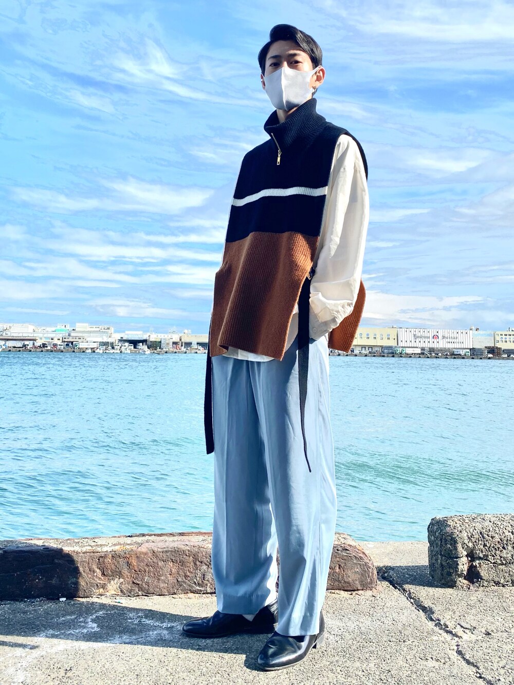 「秋冬コーデ、きれいめカジュアル、おしゃれさんと繋がりたい、ニット、CULLNI、タートルネックニット、HARUTA、HARE、UNIQLO、いいね、save、フォローお願いします🤑、大人コーデ、ブラック、旅行」｜「HARUTAの★★ [ ハルタ ] HARUTA SPOCK 850 スポック シューズ #850（スリッポン、ブラック系）」を使った、とみささん（メンズ・170cm）の秋コーディネートの1枚目の写真