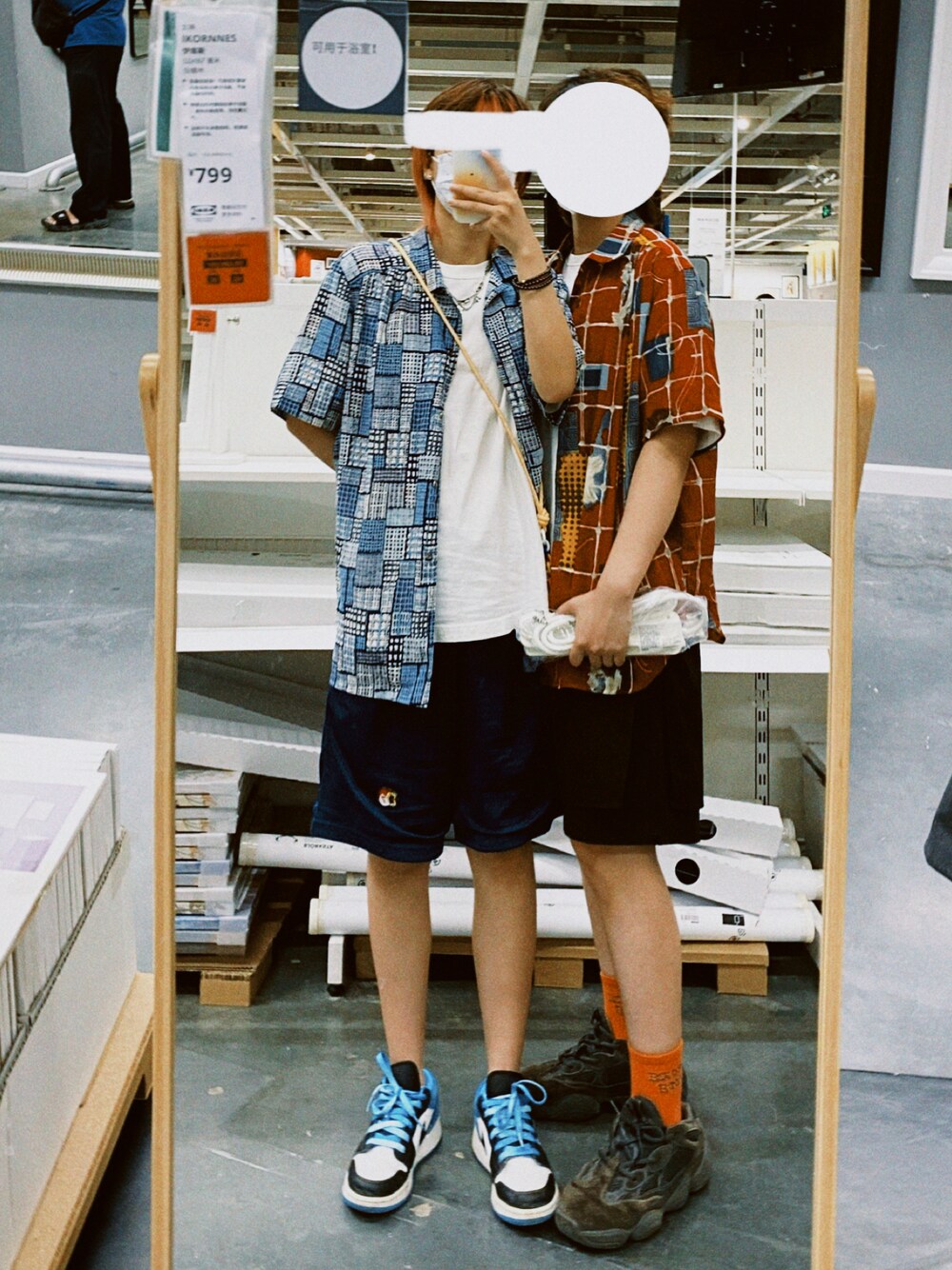 「ootd、vintage、NIKE、yeezy、休闲、复古、日系极简、oversize、白T、盐系风格、古着MIX、通勤穿搭」｜「NIKEのアイテム（スニーカー、ホワイト系）」を使った、可能可爱呵さん（レディース・155cm）の秋コーディネートの1枚目の写真