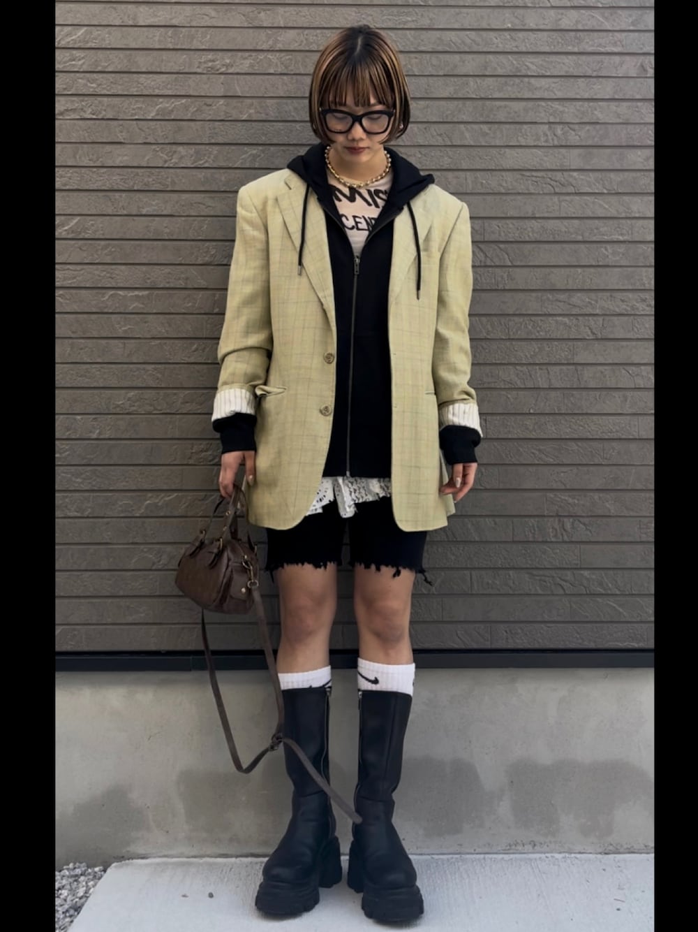 「春めき満開コーデ、春色、カジュアルスタイル、オトナカワイイ、春服コーデ、レーススカート、バイカーパンツ、ジャケット、ジャケットスタイル、差し色、メガネ女子、モノトーンコーデ、モノトーンに差し色」｜「MAISON SPECIALの長袖カットソー（Tシャツ/カットソー、ベージュ系）」を使った、sayakaさん（レディース・163cm）の春コーディネートの1枚目の写真