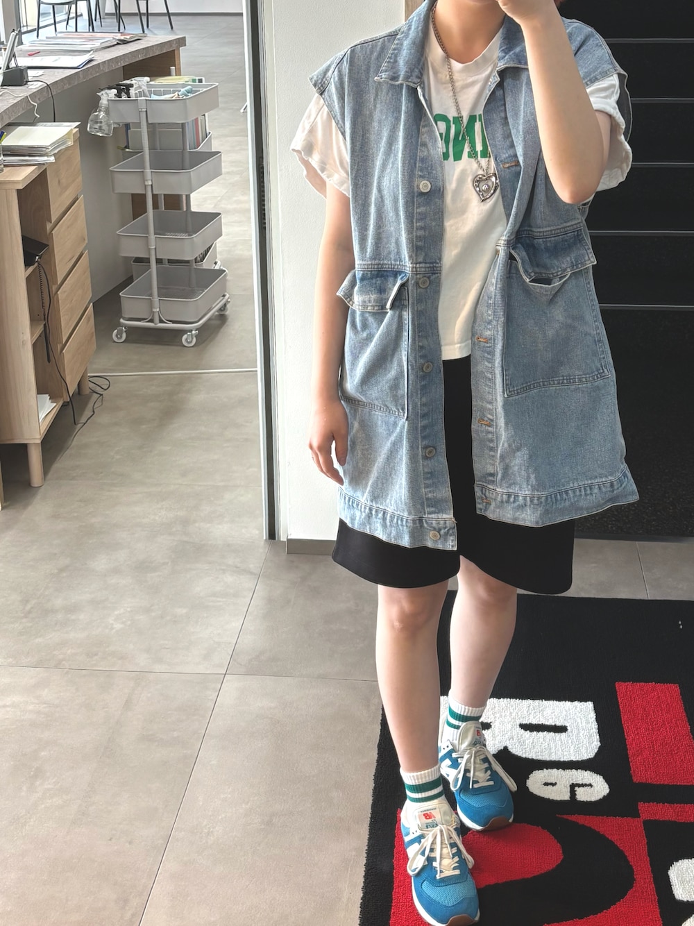 「最近のいい感じコーデ、大人可愛い、ゆるシルエット、夏コーデ、30代コーデ」｜「bohmalのアイテム（Tシャツ/カットソー、グリーン系）」を使った、Kotoさん（レディース・159cm）の春コーディネートの1枚目の写真