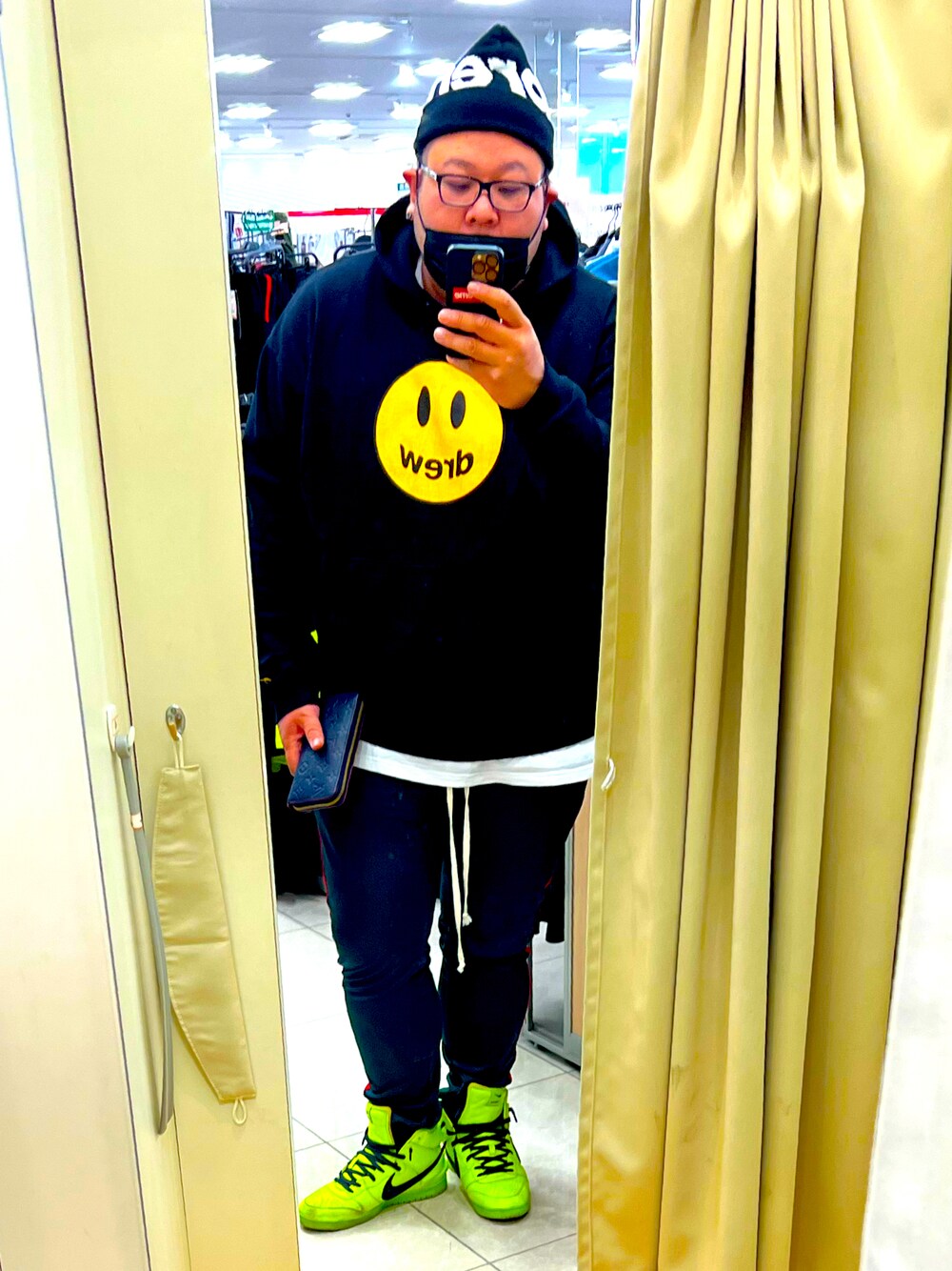 「スニーカーコーデ、ストリート、ドリューハウス、グリーン、supreme、お洒落さんとつながりたい、大人ストリート、アンブッシュ(AMBUSH)、ダンク、EPTM.」｜「EPTMのアイテム（スウェットパンツ、グリーン系）」を使った、Kiyoさん（メンズ・185cm）の秋コーディネートの1枚目の写真
