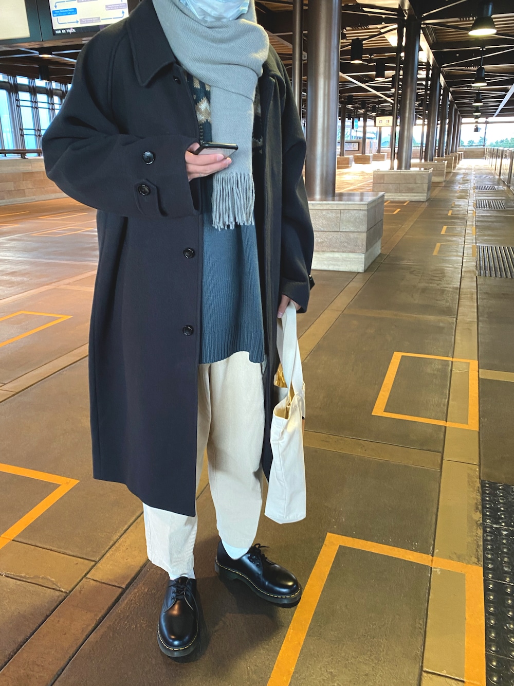 「シンプル、ロングコート、コーデュロイパンツ、ペアルック、ディズニーコーデ、ニット、柄ニット、冬コーデ、冬、高身長コーデ」｜「不明のアイテム（ジャケット/アウター、ブラック系）」を使った、Kohakuさん（レディース・149cm）の冬コーディネートの1枚目の写真