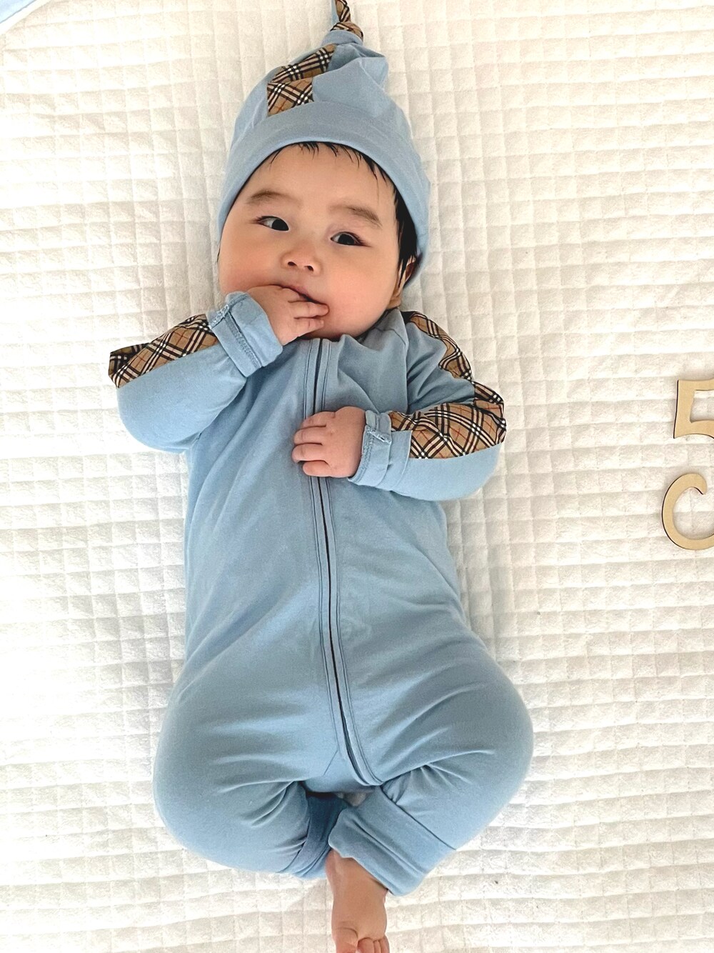 「男の子、男の子ベビー、ベビーコーデ」｜「BURBERRYのアイテム（その他ベビーウェア、ブルー系）」を使った、hayatonさん（キッズ・60cm）の夏コーディネートの1枚目の写真