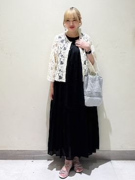 「OPAQUE.CLIP（オペークドットクリップ）の刺繍レースショートブラウス【洗える】（シャツ/ブラウス、ホワイト系）」を使った、みきちぃさん（レディース）の夏コーディネート