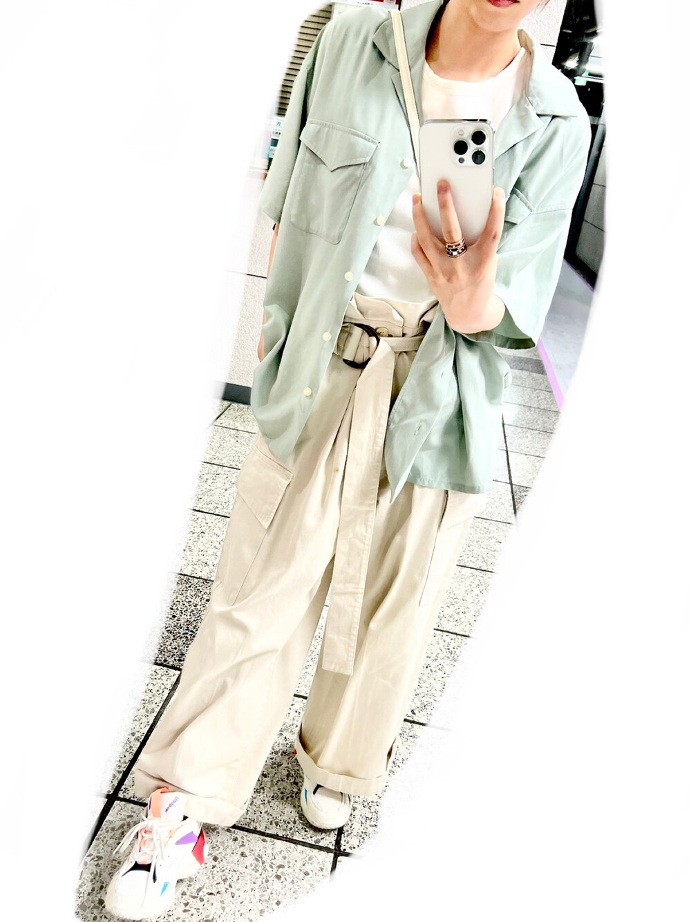 「Ray BEAMSのアイテム（トップス、ブルー系）」を使った、こなさん（レディース・152cm）の夏コーディネートの1枚目の写真