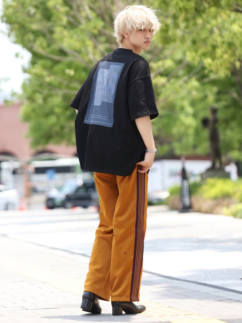 「プリントT、休日スタイル、厚底シューズ、カラーパンツ、夏セールで買いました、ロゴT、ビッグシルエット、ゆるコーデ、春夏コーデ、オーバーサイズ」｜「CREARE -LINO-の【2021春夏】グラフィックプリント ビッグシルエット アソート 半袖Tシャツ（Tシャツ/カットソー、ブラック系）」を使った、中岡 圭さん（メンズ・168cm）の夏コーディネートの1枚目の写真