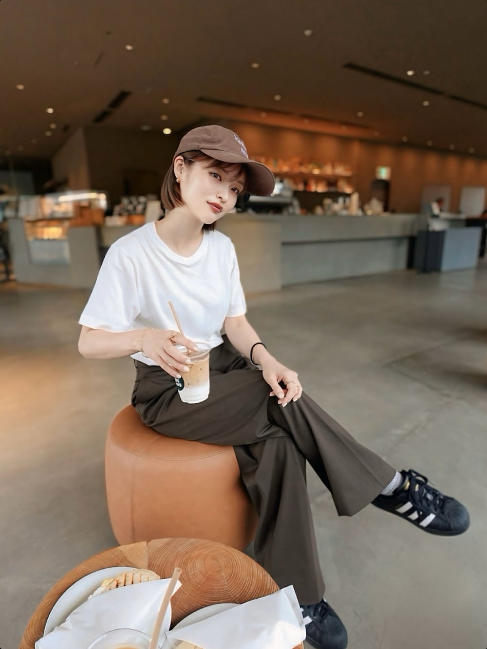 「スポーツミックス、白Tシャツ、キャップ、夏ファッション、お出かけコーデ、夏コーデ」｜「adidasのスーパースター [Superstar]  / アディダスオリジナルス adidas Originals スニーカー（スニーカー、ブラック系）」を使った、yuri.さん（レディース・150cm）の夏コーディネートの1枚目の写真
