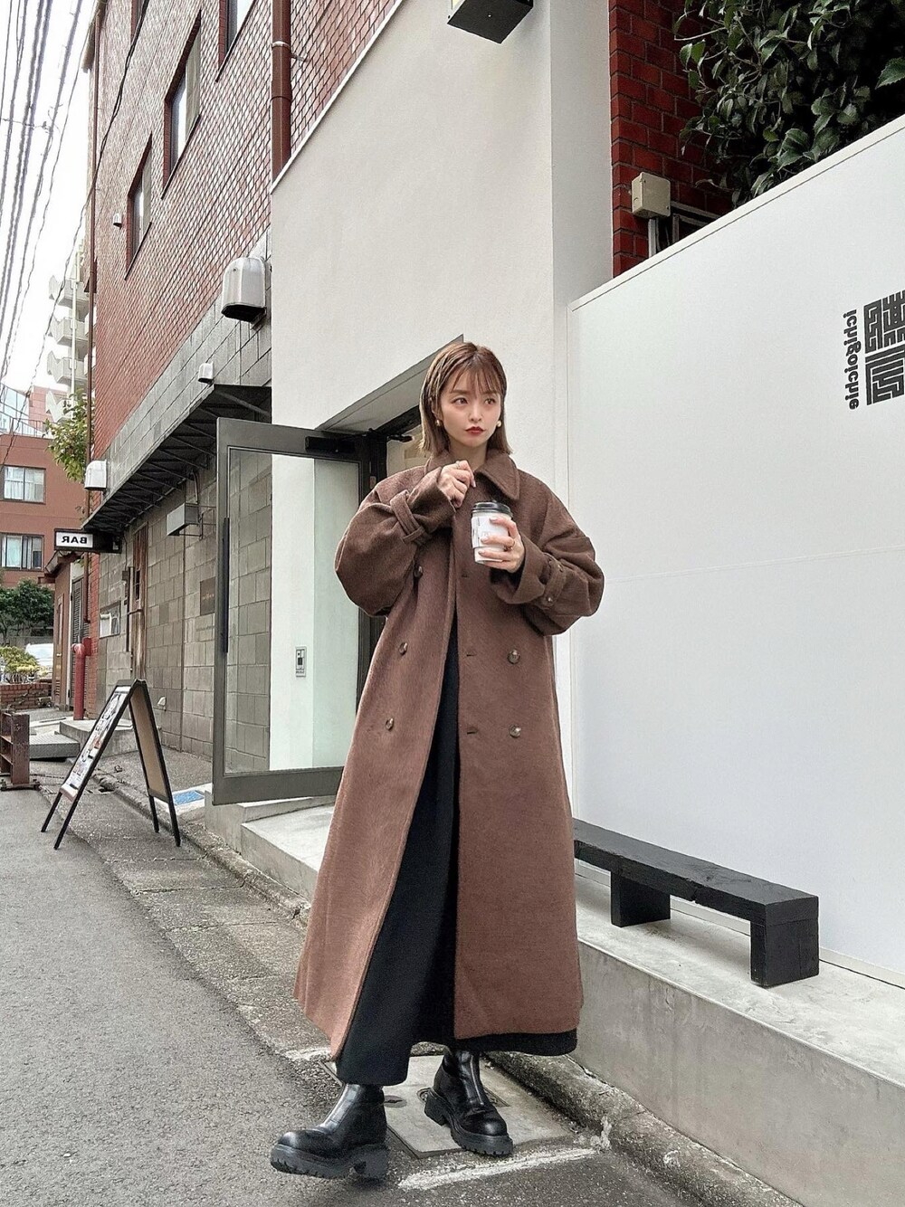 「秋冬コーデ、オトナカジュアル、シンプルコーデ、ブラウン、きれいめカジュアル、プチプラ、ニット」｜「ORiental TRaffic by yuriの■2022秋冬新作■【ZOZO限定】厚底フロントジップストレッチブーツ/21393（ブーツ、ブラック系）」を使った、yuri.さん（レディース・150cm）の秋コーディネートの1枚目の写真