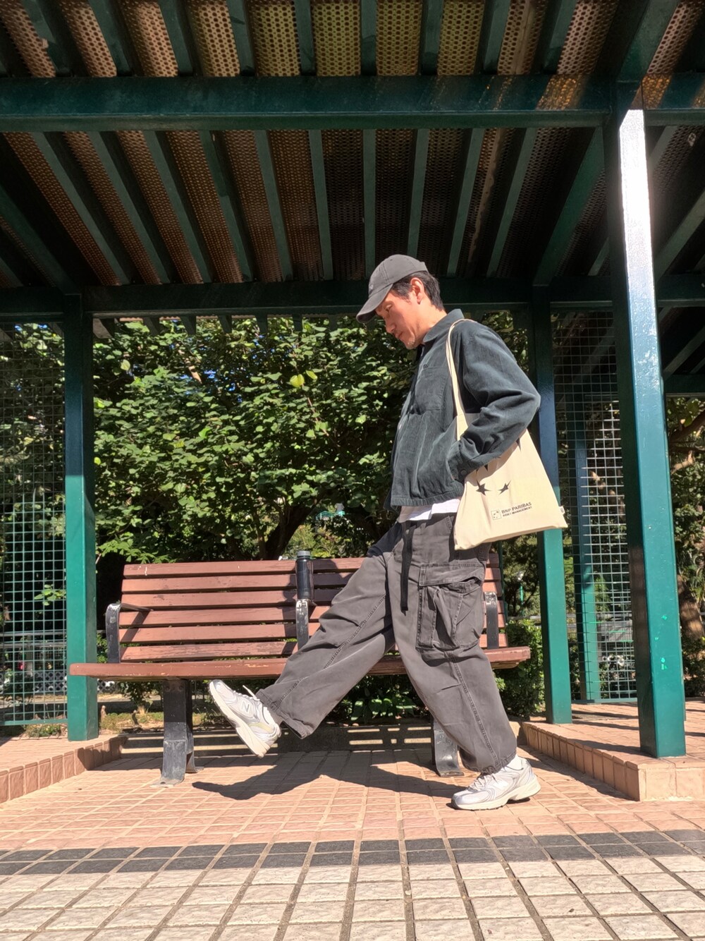 「AUTHENTIC SHOE &Co.のアイテム（キャップ、グレー系）」を使った、jayさん（メンズ・185cm）の冬コーディネートの1枚目の写真