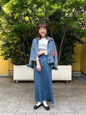 「肩掛け」｜「アイテム（デニムジャケット）」を使った、てらさんさん（レディース・157cm）の春コーディネート