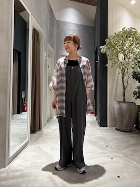 「WILLOW（ウィロー）の【willow】スラックスサロペット（サロペット/オーバーオール、グレー系）」を使った、てらさんさん（レディース・158cm）の春コーディネート