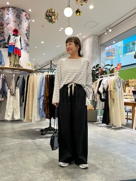 「CIAOPANIC TYPY（チャオパニックティピー）のカラビナ付きベロアスタッズ巾着BAG（トートバッグ）」を使った、てらさんさん（レディース・158cm）の秋コーディネート