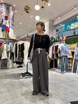 「スラックス」｜「アイテム（デニムパンツ）」を使った、てらさんさん（レディース・158cm）の秋コーディネート