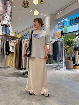 「CIAOPANIC TYPY（チャオパニックティピー）の【UNISEX】【プラスサイズあり】ポコポコメッセージロゴTEE（Tシャツ/カットソー、グレー系）」を使った、てらさんさん（レディース・158cm）の春コーディネート