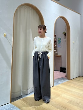 「スラックス」｜「アイテム（デニムパンツ）」を使った、てらさんさん（レディース・158cm）の秋コーディネート