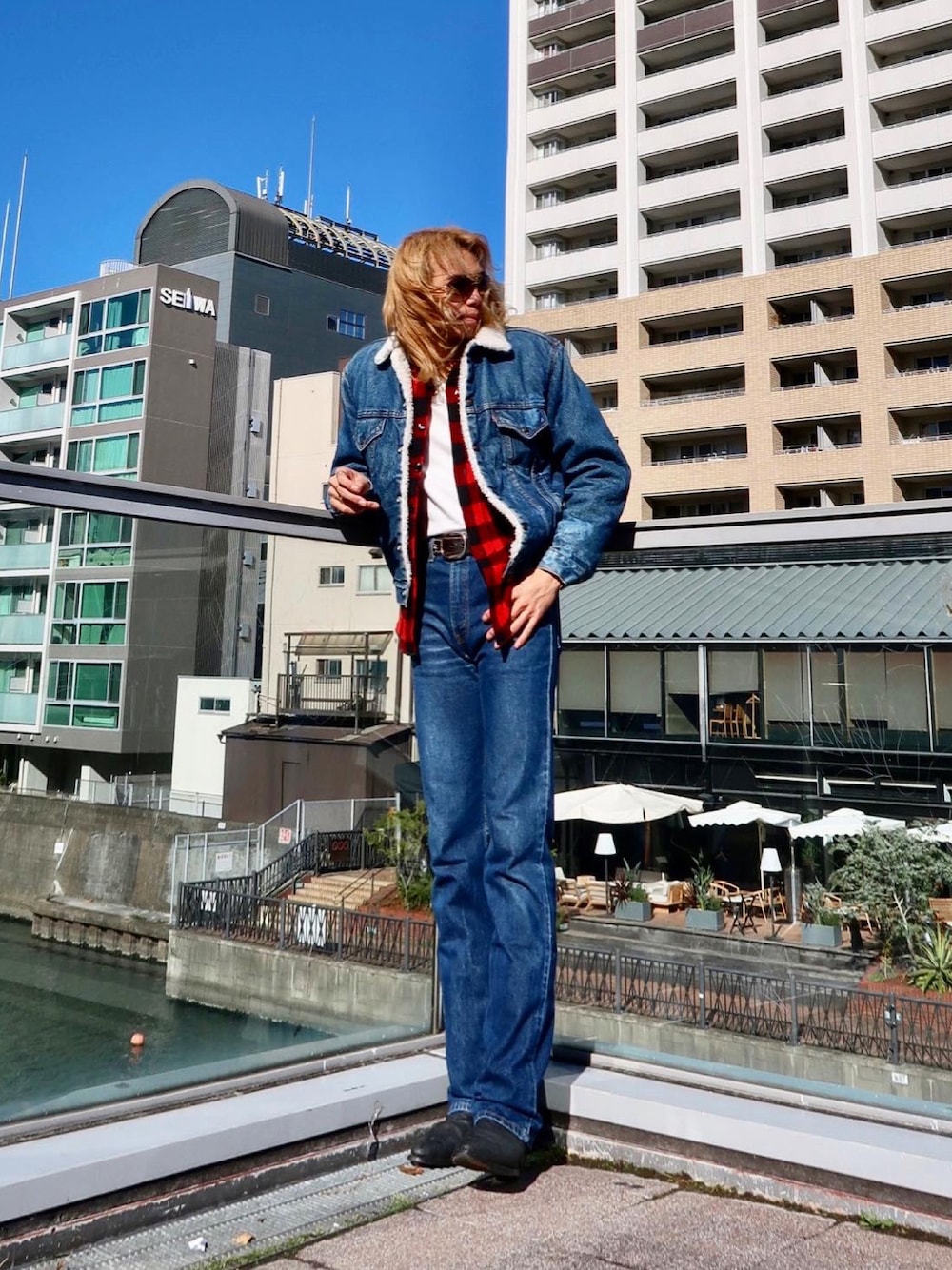 「冬コーデ、フレアパンツ、お洒落さんとつながりたい、デニムジャケット、ボアジャケット、チェックシャツ、vintage、80s、デニムオンデニム、デニムコーデ、Levi's517、Levi's、アメカジ、アメカジコーデ、アメカジスタイル」｜「Levi'sのアイテム（デニムジャケット、ブルー系）」を使った、hagiooonさん（メンズ・180cm）の冬コーディネートの1枚目の写真
