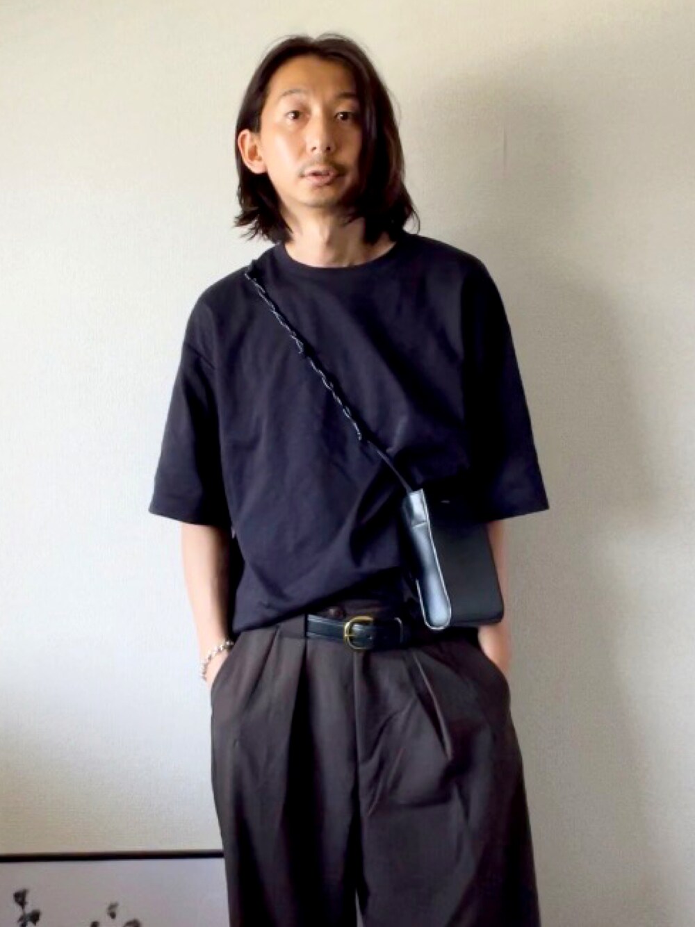 「休日スタイル、大人カジュアル、おしゃれさんと繋がりたい、ゆるコーデ、ワイドパンツ、秋のコーデ、今日のコーデ、シンプル、きれいめカジュアル、モノトーン、remer、UNIQLO、JILSANDER、ラフコーデ、ワントーンコーデ」｜「UNIQLOのアイテム（Tシャツ/カットソー、ブラック系）」を使った、Yoshiさん（メンズ・180cm）の夏コーディネートの1枚目の写真