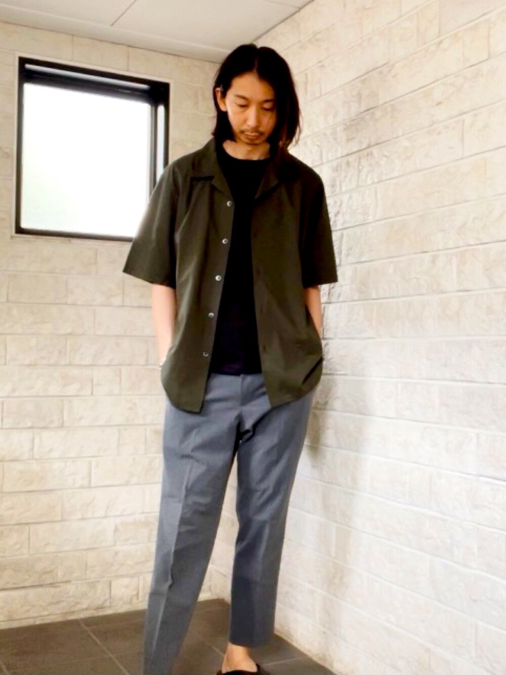「オープンカラーシャツ、シンプルコーデ、夏コーデ、大人カジュアル、カジュアル、きれいめカジュアル、開襟シャツ、UNIQLO、オーバーサイズ、休日スタイル」｜「UNIQLOのアイテム（シャツ/ブラウス、グリーン系）」を使った、Yoshiさん（メンズ・180cm）の夏コーディネートの1枚目の写真