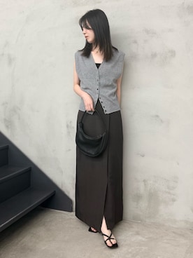 「select MOCA（セレクトモカ）のコンパクトVネックニットベスト（ベスト、グレー系）」を使った、umeさん（レディース・164cm）の夏コーディネート