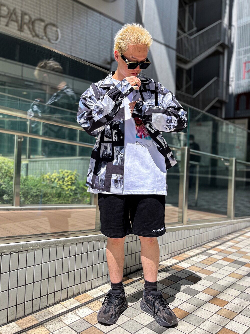 「B2nd、B2nd名古屋、ファッションの力を信じよう、おしゃれさんと繋がりたい、いいね、save、フォローお願いします🤑、ootd、秋服、オーバーサイズ、今日のコーデ、きれいめカジュアル、柄シャツ、ロンT、A4A、yeezy、LouisVuitton」｜「A4AのA4A/エーフォーエー/GERBERS LST（Tシャツ/カットソー、ホワイト系）」を使った、yoさん（メンズ・166cm）の秋コーディネートの1枚目の写真