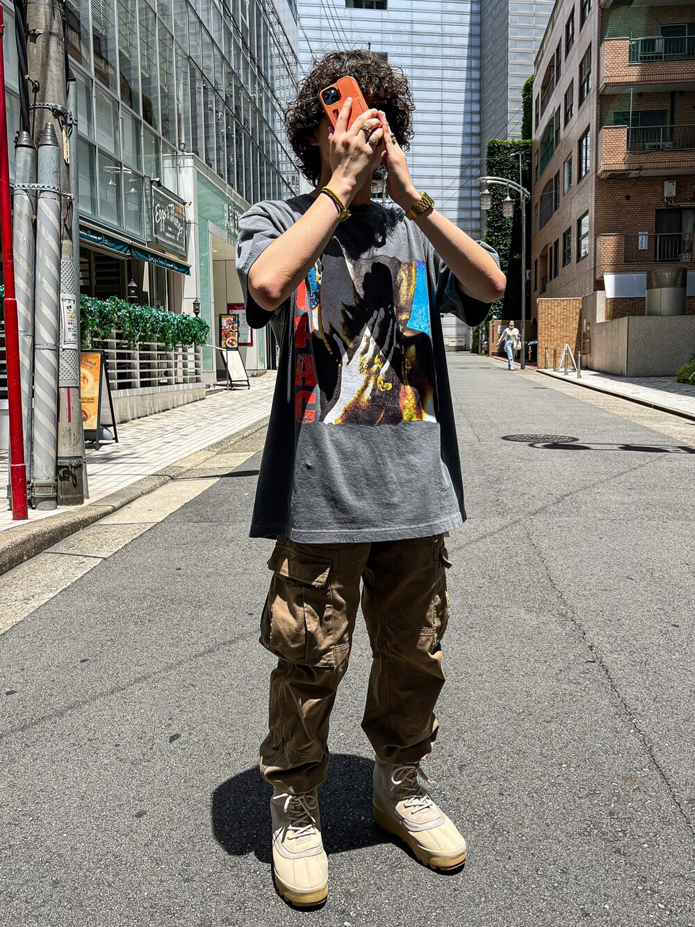「ファッションの力を信じよう、B2nd、B2nd名古屋、おしゃれさんと繋がりたい、ビッグシルエット、カジュアルコーデ、カジュアル、ヴィンテージライク、Ｔシャツ、カーゴパンツ、ブーツ、Insonnia projects、2PAC、GLOBAL WORK、yeezy」｜「Insonnia PROJECTSのInsonnia Projects （インソニア プロジェクツ)TUPAC TEE 201（Tシャツ/カットソー、ブラック系）」を使った、yoさん（メンズ・166cm）の夏コーディネートの1枚目の写真