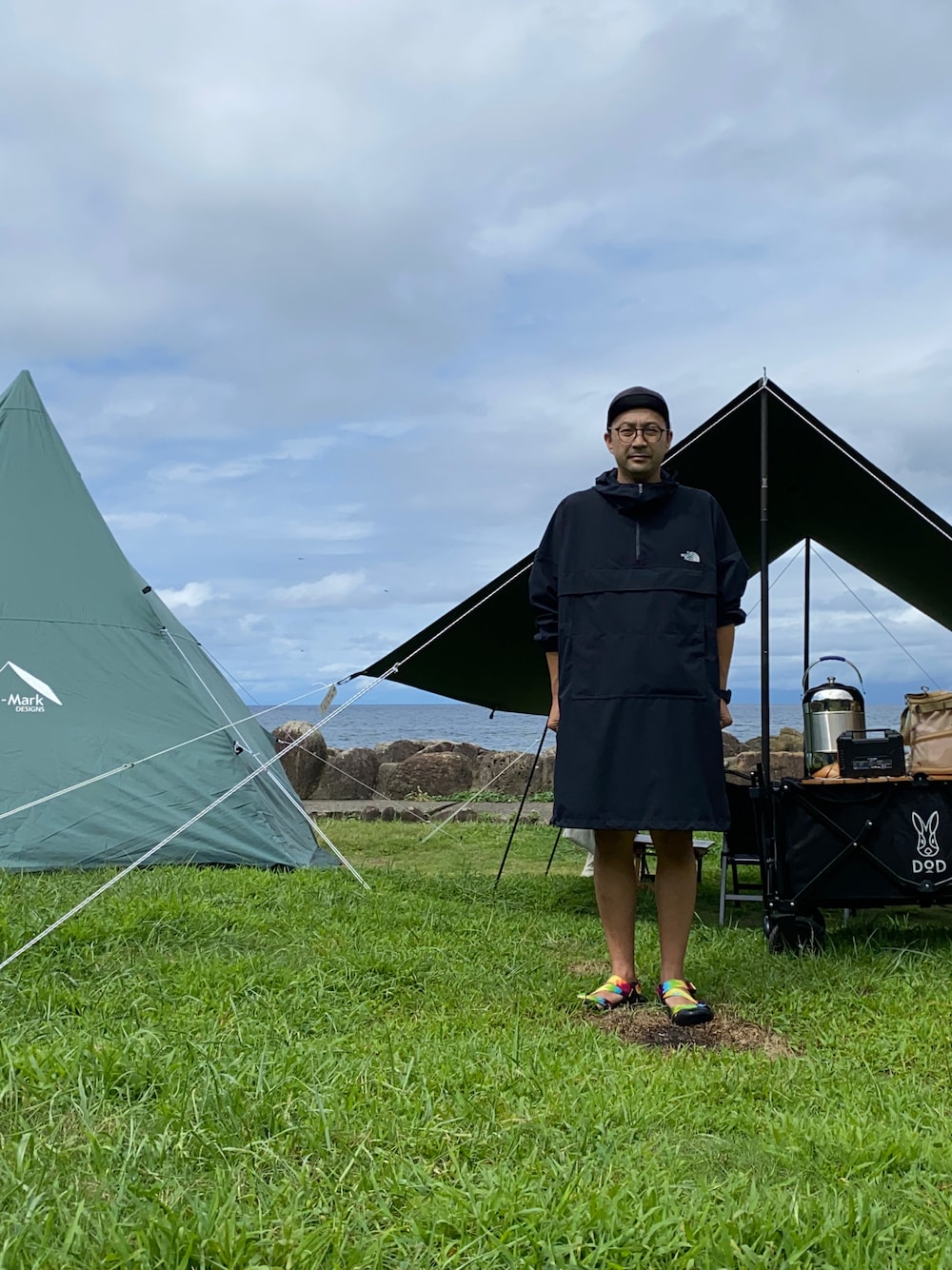 「ストリート、ブラック、モノトーン、シンプル、夏コーデ、keen、THE NORTH FACE」｜「KEENの【KEEN/キーン】ZERRAPORT 2/ゼラポート2/スポーツサンダル/ストラップサンダル（サンダル、その他）」を使った、naokickさん（メンズ・172cm）の秋コーディネートの1枚目の写真