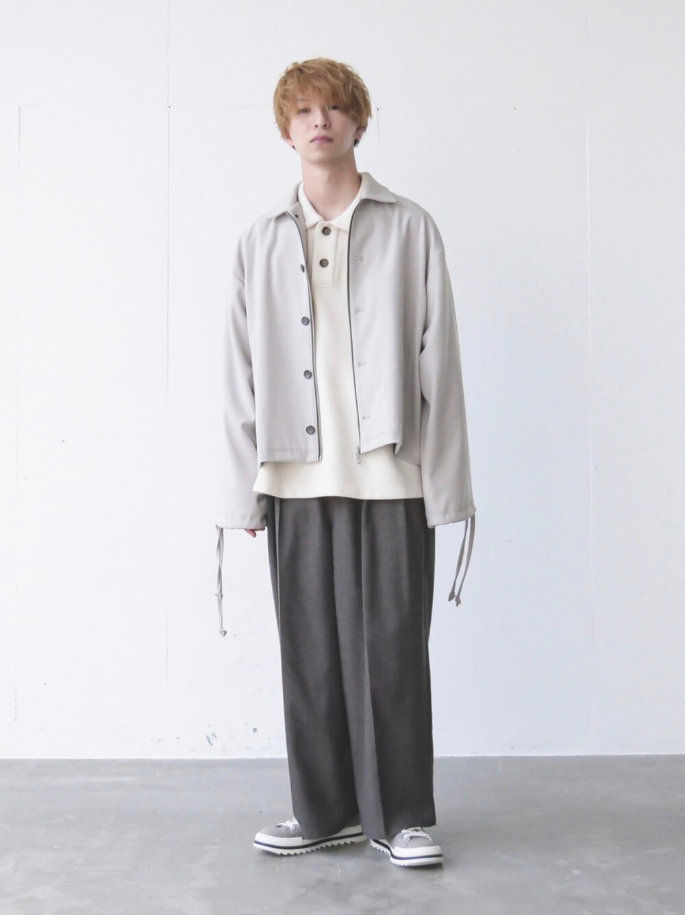 「秋のコーデ」｜「CASPER JOHNのWide Arm Tuck Blouson/ワイドアームタックブルゾン（ブルゾン、ベージュ系）」を使った、あすさん（メンズ・176cm）の秋コーディネートの1枚目の写真