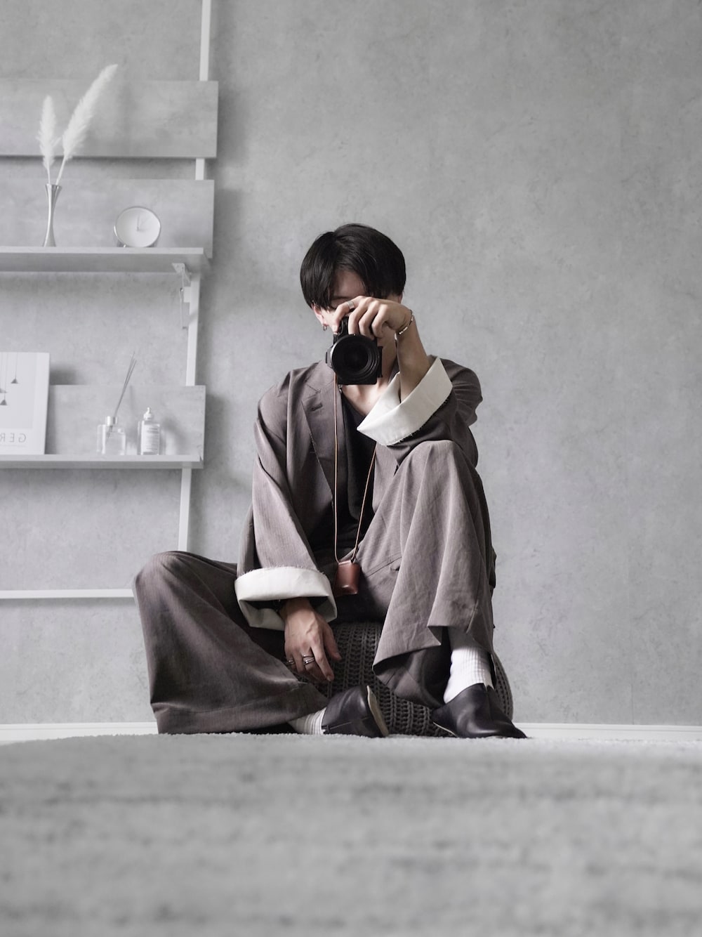 「CASPER JOHNのCut off roll tailored jacket/カットオフロールテーラードジャケット（テーラードジャケット、ブラウン系）」を使った、あすさん（メンズ・176cm）の夏コーディネートの1枚目の写真