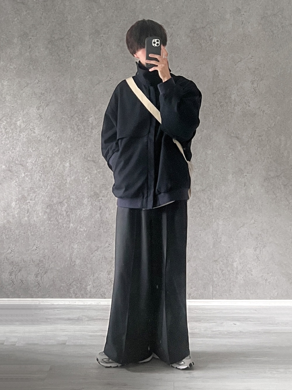 「shiki tokyoの22AW Oversized Flight Jacket / オーバーサイズフライトジャケット（ブルゾン、ブルー系）」を使った、あすさん（メンズ・176cm）の冬コーディネートの1枚目の写真