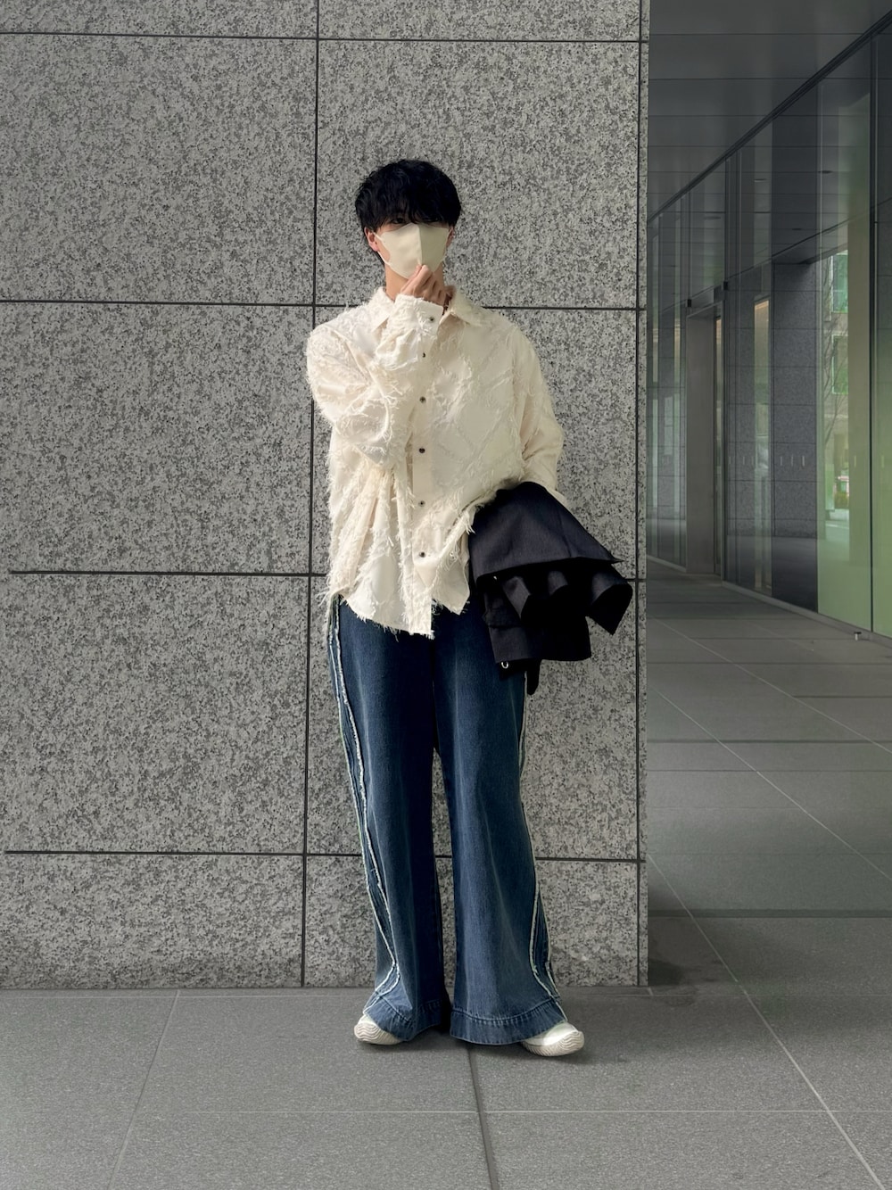 「SPINGLEのSP-110（スニーカー、ホワイト系）」を使った、あすさん（メンズ・176cm）の冬コーディネートの1枚目の写真