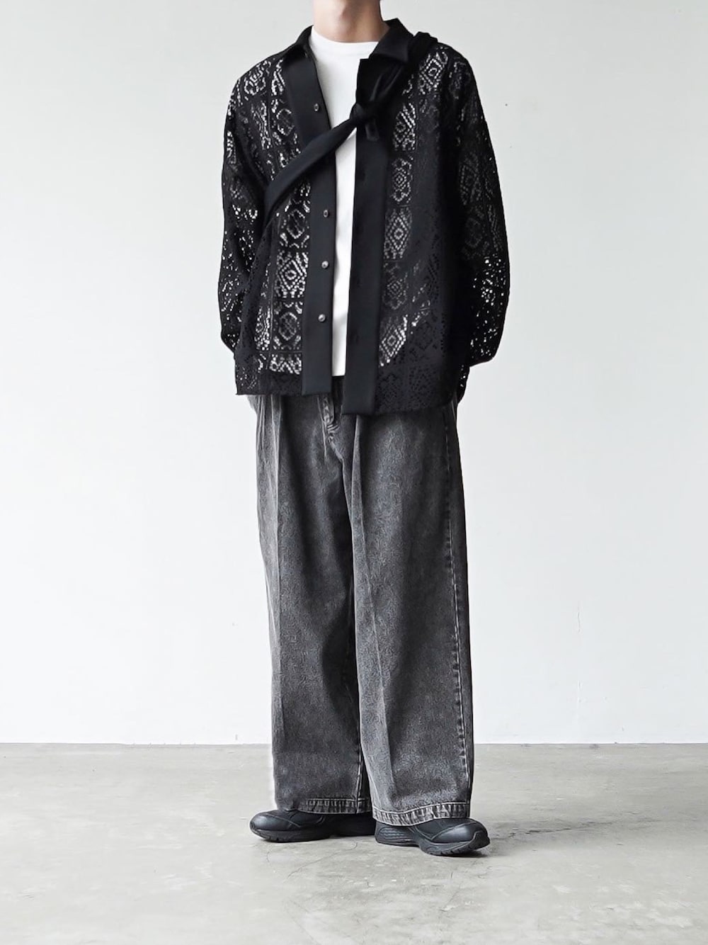 「秋ルック紹介するよ」｜「CASPER JOHNのSee through lace shirts/シースルーレースシャツ（シャツ/ブラウス、ブラック系）」を使った、あすさん（メンズ・176cm）の秋コーディネートの1枚目の写真